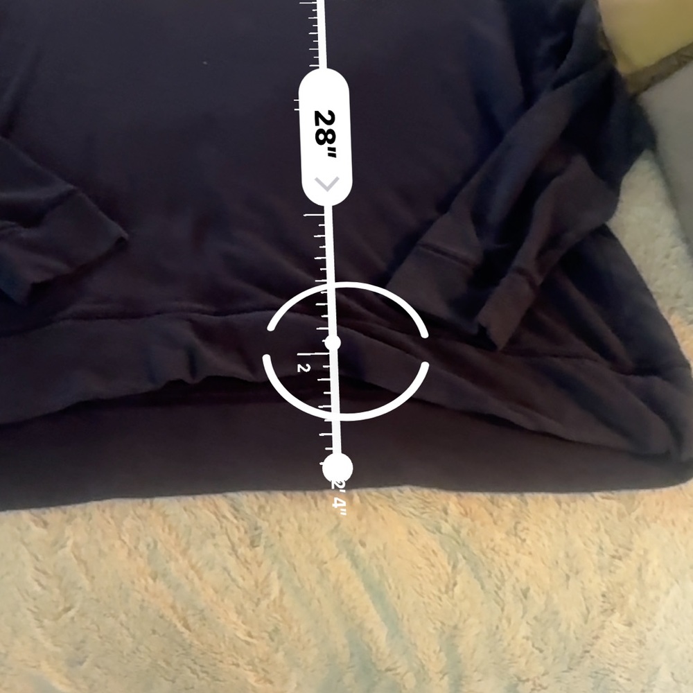 Woman’s Navy Aerie sweatshirt - Picture 5 of 6